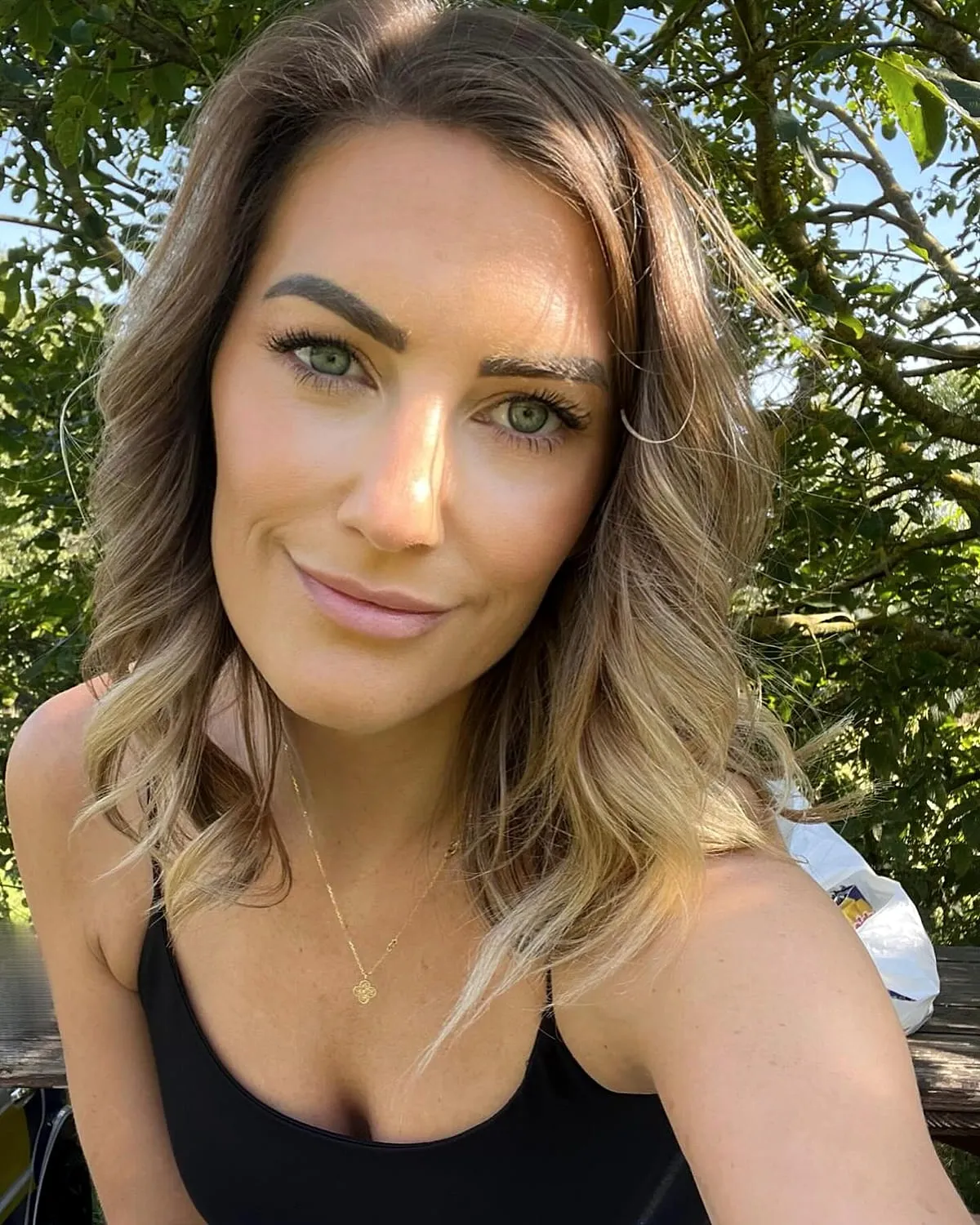 Natural daylight makeup with a fresh glowing base